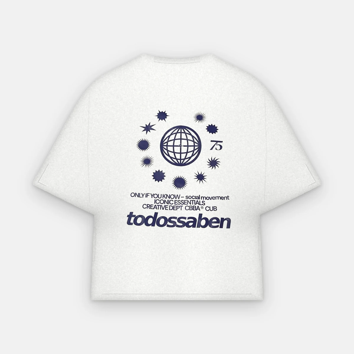 espalda de ESSENTIALS PEARL: globo grande en tinta púrpura rodeado de doce estrellas en círculo con el símbolo 75 al costado y el logotipo todossaben al pie